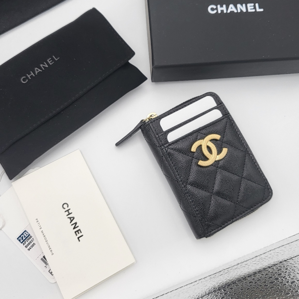Brand new authentic Chanel Caviar Quilted Zip Card Holder wallet in cavi…